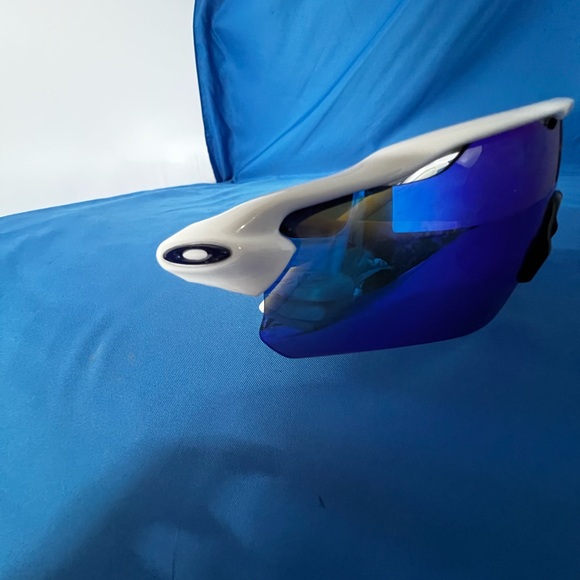 Oakley Blue and White Sunglasses - Picture 5 of 7